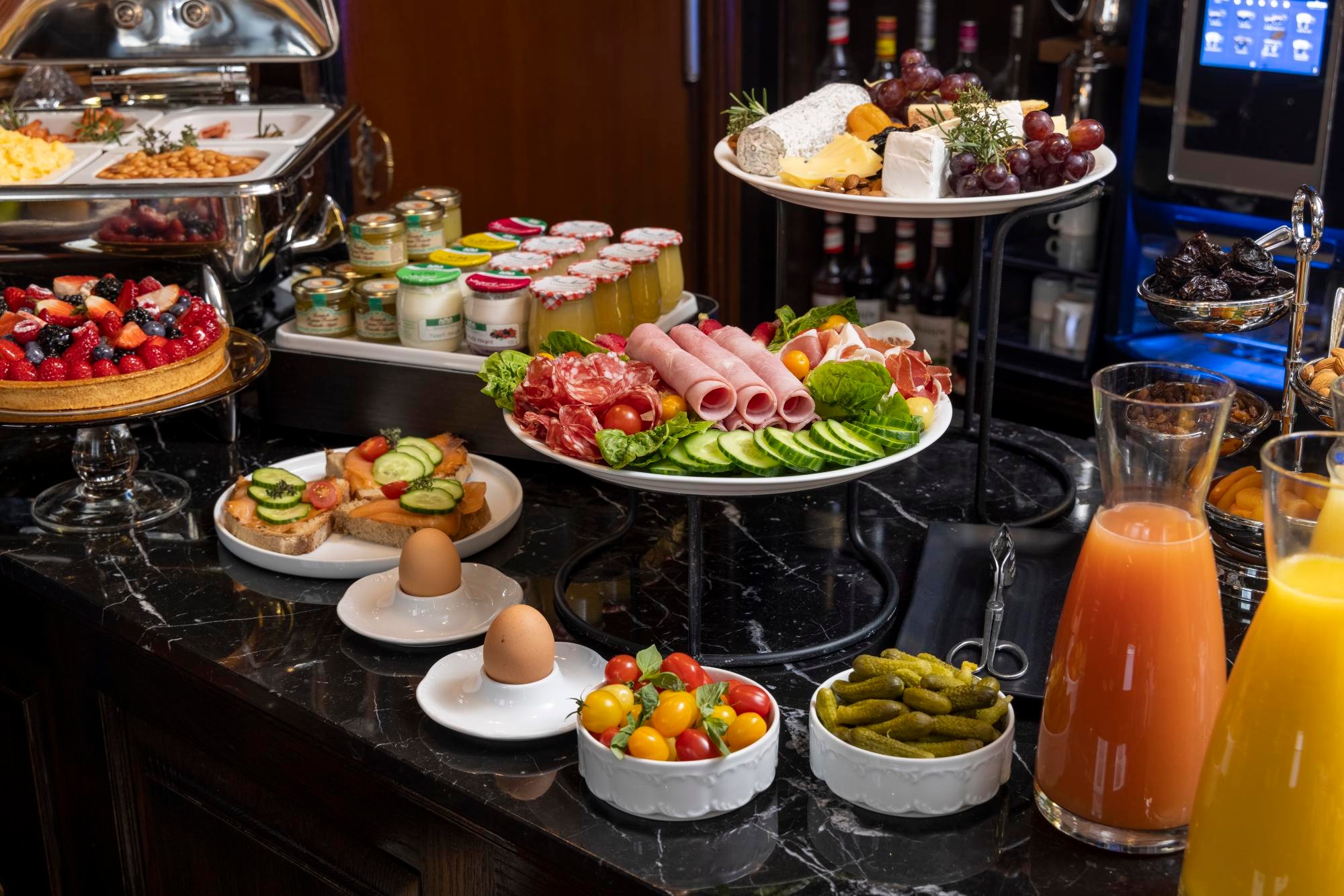 Petit Dejeuner De Luxe