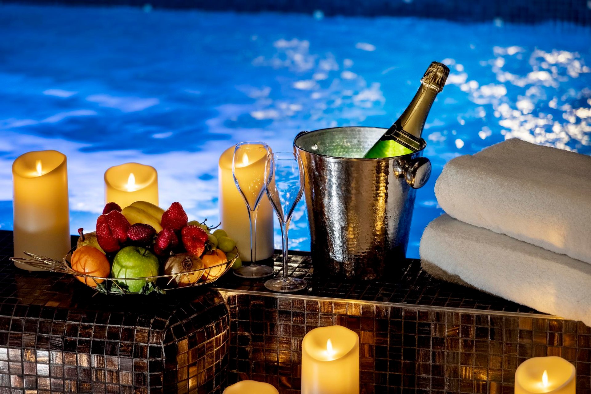 Hotel Da Vinci Spa Pool Champagne Fruits