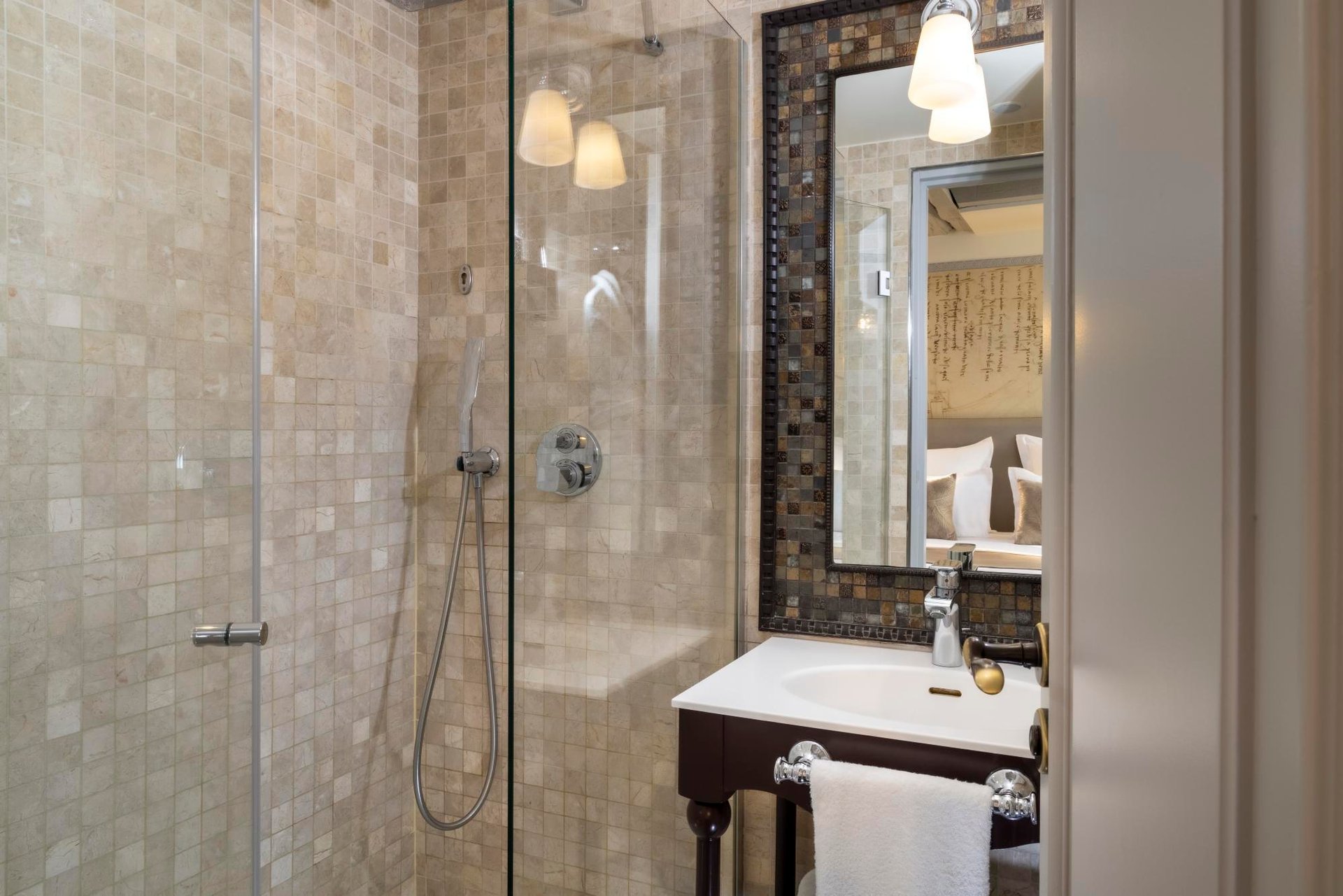 Hotel Da Vinci Paris - Superior Room Bathroom