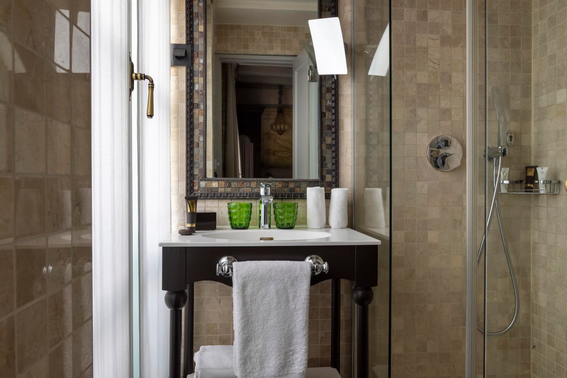 Hotel Da Vinci Paris - Standard Room Bathroom